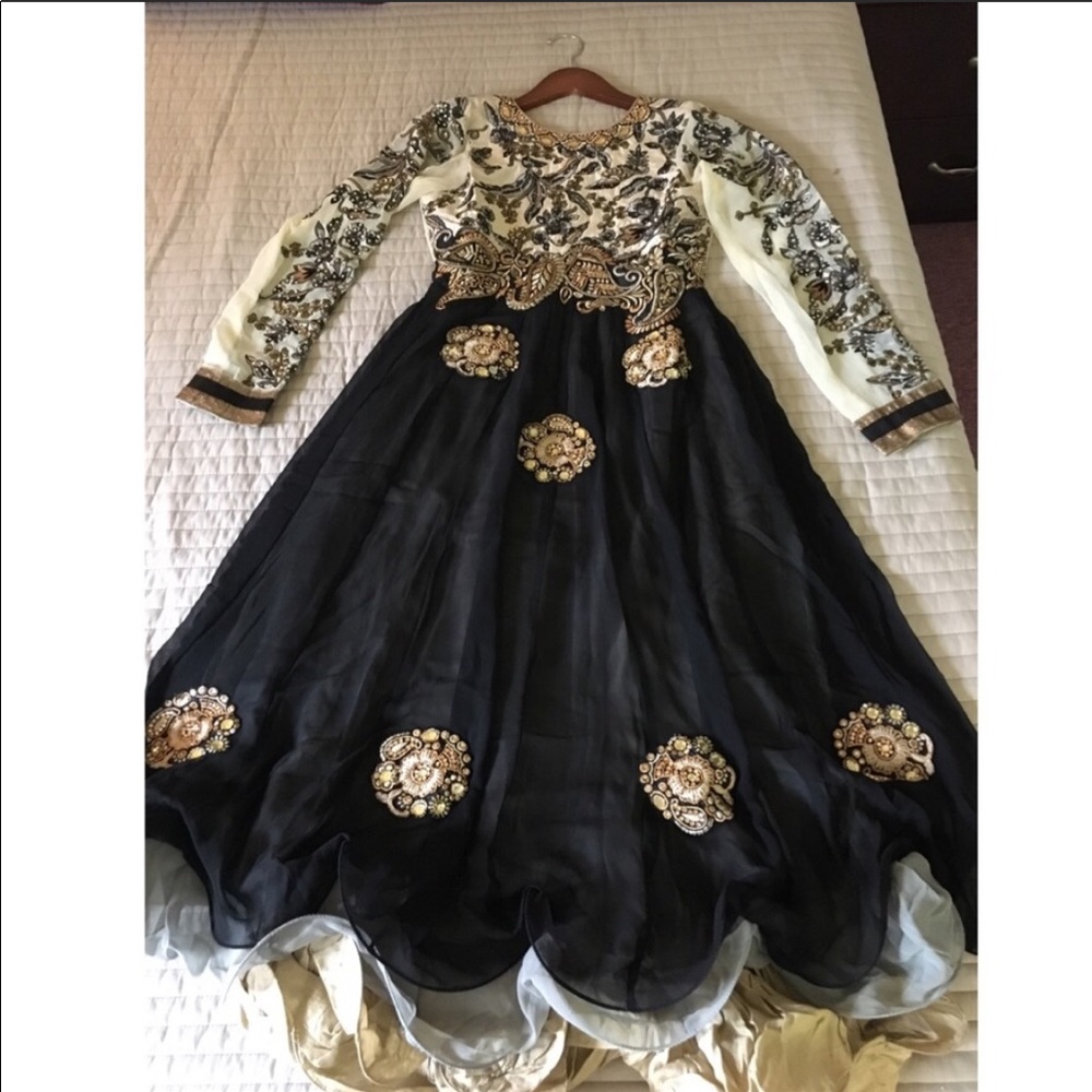 Pakistan suit size small